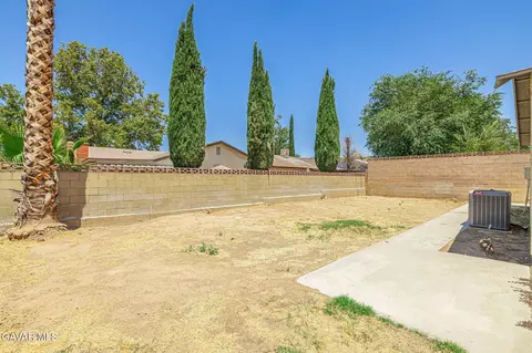 Exterior - 601 Curve Cir, Lancaster, CA 93535 photo 8 of 10