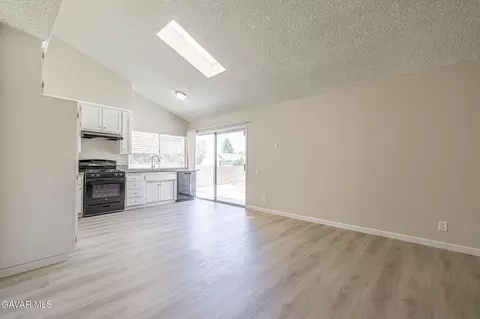 Living - 601 Curve Cir, Lancaster, CA 93535 photo 5 of 7