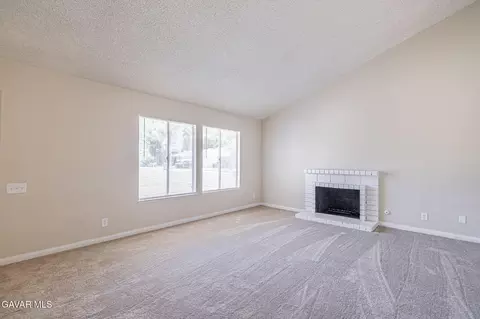 Living - 601 Curve Cir, Lancaster, CA 93535 photo 2 of 7