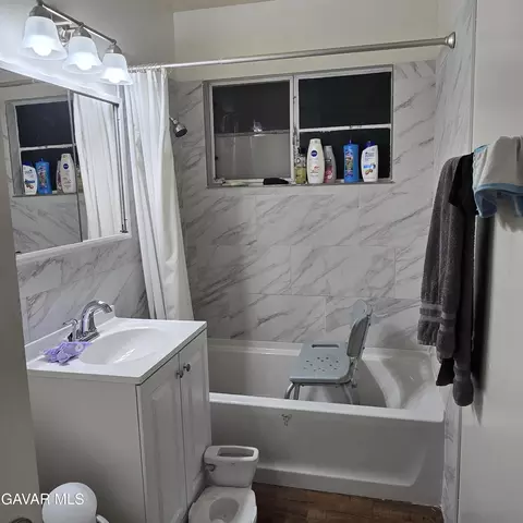 Bath - 38527 E 36th Street East St, Palmdale, CA 93550 photo 3 of 4