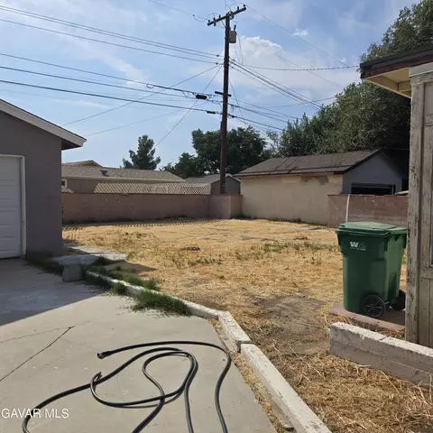 Exterior - 38527 E 36th Street East St, Palmdale, CA 93550 photo 4 of 5