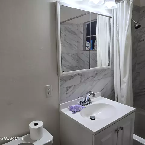 Bath - 38527 E 36th Street East St, Palmdale, CA 93550 photo 4 of 4