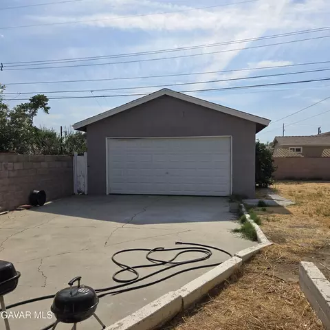 Exterior - 38527 E 36th Street East St, Palmdale, CA 93550 photo 5 of 5