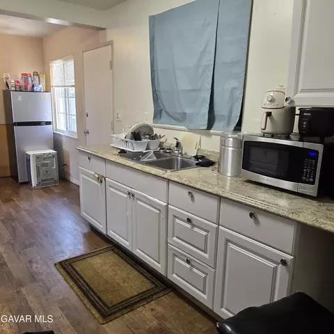 Kitchen - 38527 E 36th Street East St, Palmdale, CA 93550 photo 1 of 3