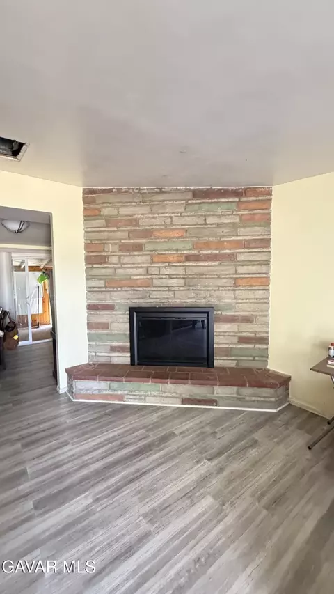 44423 3rd St, Lancaster, CA 93535 photo 2