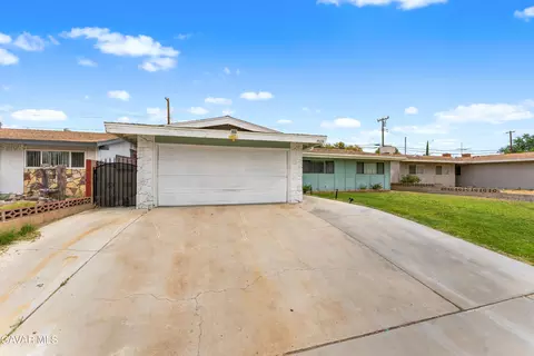 Exterior - 45228 Lorimer Ave, Lancaster, CA 93534 photo 3 of 11