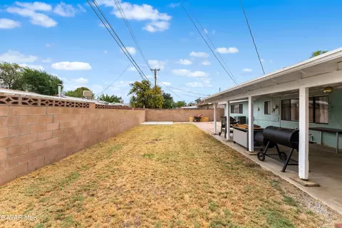Exterior - 45228 Lorimer Ave, Lancaster, CA 93534 photo 7 of 11