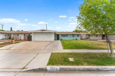 Exterior - 45228 Lorimer Ave, Lancaster, CA 93534 photo 2 of 11