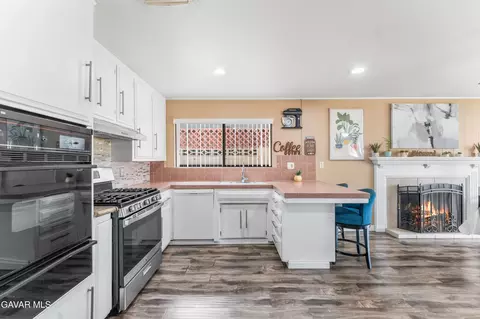 Kitchen - 45228 Lorimer Ave, Lancaster, CA 93534 photo 4 of 5
