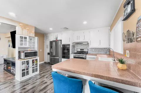 Kitchen - 45228 Lorimer Ave, Lancaster, CA 93534 photo 2 of 5