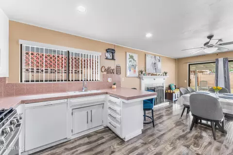 Kitchen - 45228 Lorimer Ave, Lancaster, CA 93534 photo 5 of 5