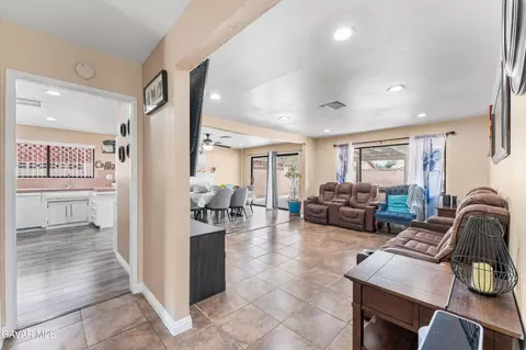 Entry Way - 45228 Lorimer Ave, Lancaster, CA 93534 photo 2 of 3