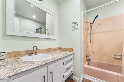 Bath - 45228 Lorimer Ave, Lancaster, CA 93534 photo 1 of 3