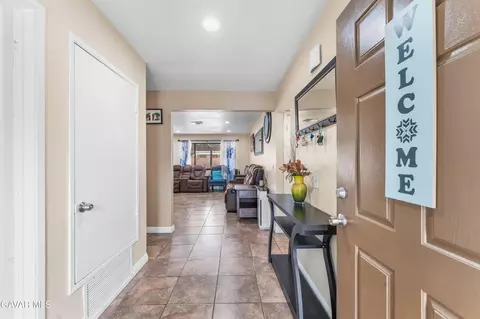 Entry Way - 45228 Lorimer Ave, Lancaster, CA 93534 photo 1 of 3