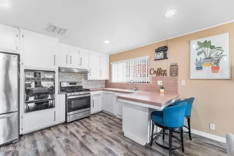 Kitchen - 45228 Lorimer Ave, Lancaster, CA 93534 photo 3 of 5