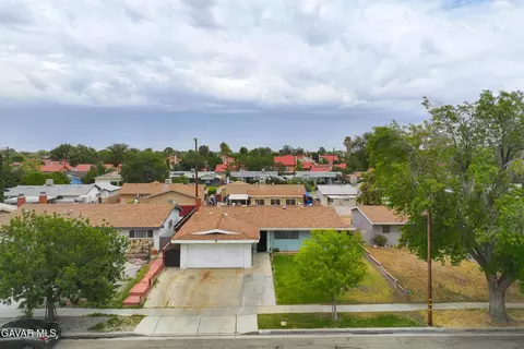 View/Area - 45228 Lorimer Ave, Lancaster, CA 93534 photo 1 of 4