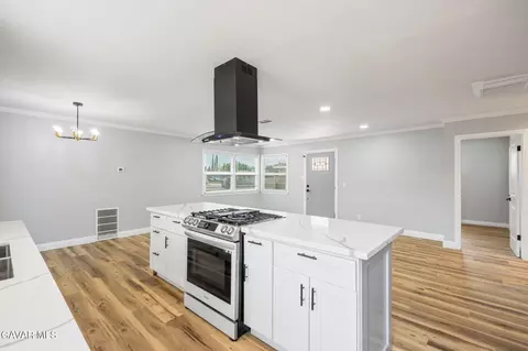 Kitchen - 38808 Juniper Tree Rd, Palmdale, CA 93551 photo 2 of 4