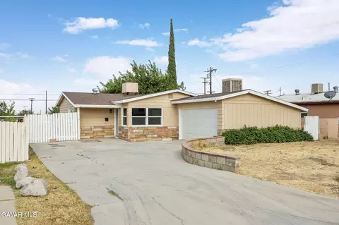 Exterior - 38808 Juniper Tree Rd, Palmdale, CA 93551 photo 2 of 4