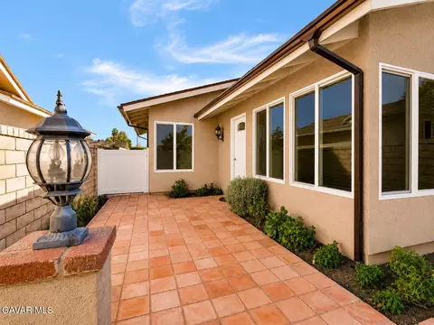 25790 Parada Dr, Santa Clarita, CA 91355