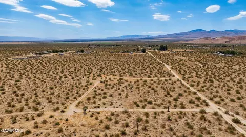 17 Desarae St, Mojave, CA 93501 photo 5