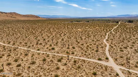 17 Desarae St, Mojave, CA 93501 photo 9