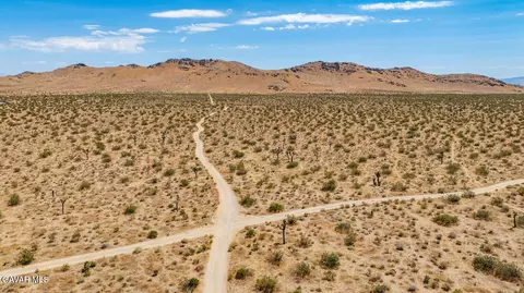 17 Desarae St, Mojave, CA 93501 photo 8