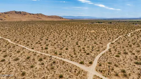 17 Desarae St, Mojave, CA 93501 photo 3