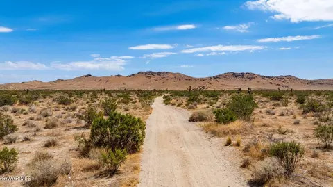 17 Desarae St, Mojave, CA 93501 photo 7