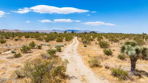 17 Desarae St, Mojave, CA 93501 photo 4