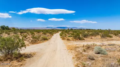 17 Desarae St, Mojave, CA 93501 photo 2