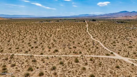 17 Desarae St, Mojave, CA 93501 photo 10