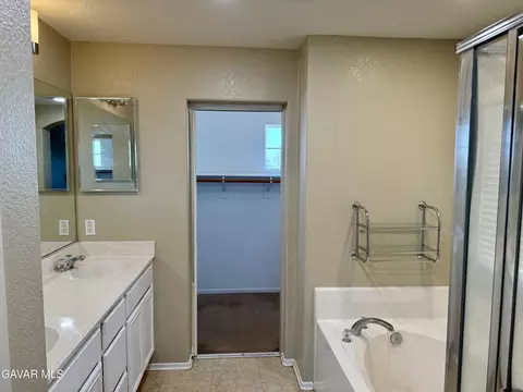 Bath - 3622 E Avenue H9, Lancaster, CA 93535 photo 2 of 3