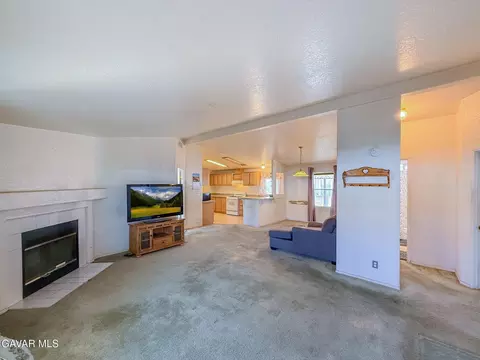 Living - 45465 E 25th #SPC 214, Lancaster, CA 93535 photo 1 of 10