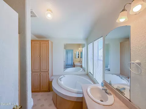Bath - 45465 E 25th #SPC 214, Lancaster, CA 93535 photo 2 of 4