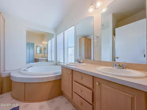Bath - 45465 E 25th #SPC 214, Lancaster, CA 93535 photo 1 of 4
