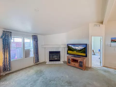 Living - 45465 E 25th #SPC 214, Lancaster, CA 93535 photo 4 of 10