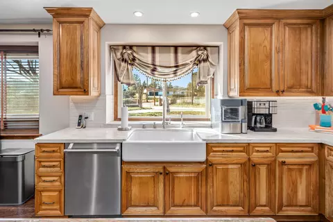 Kitchen - 32854 Crown Valley Rd, Acton, CA 93510 photo 6 of 9