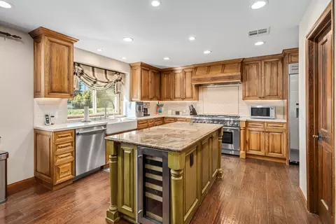 Kitchen - 32854 Crown Valley Rd, Acton, CA 93510 photo 2 of 9