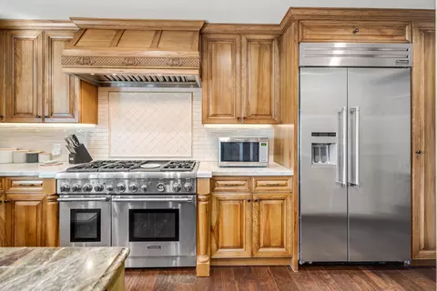 Kitchen - 32854 Crown Valley Rd, Acton, CA 93510 photo 5 of 9