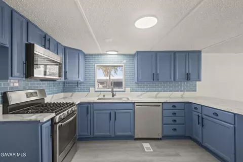 45446 7th St #SPC 20, Lancaster, CA 93535 photo 2