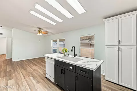 Kitchen - 48303 W 20 Th St #SPC 85, Lancaster, CA 93534 photo 4 of 5