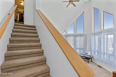 Entry Way - 17075 Matterhorn Dr, Tehachapi, CA 93561 photo 3 of 5