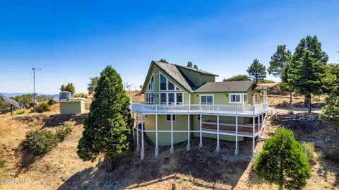 Exterior - 17075 Matterhorn Dr, Tehachapi, CA 93561 photo 9 of 11