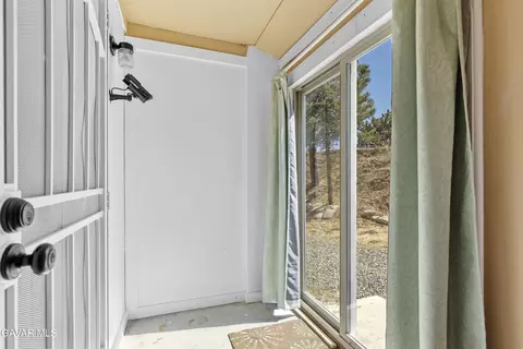 Exterior - 17075 Matterhorn Dr, Tehachapi, CA 93561 photo 4 of 11