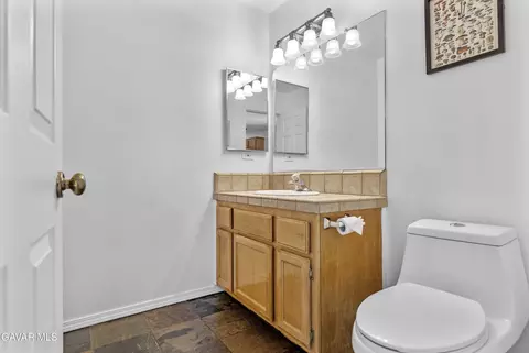 Bath - 17075 Matterhorn Dr, Tehachapi, CA 93561 photo 1 of 5