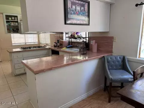 Kitchen - 22107 Barbacoa Dr, Saugus, CA 91350 photo 2 of 5