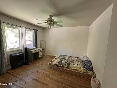 Bedroom - 22107 Barbacoa Dr, Saugus, CA 91350 photo 7 of 7