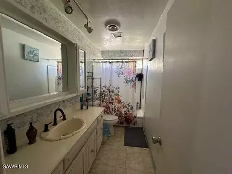 Bath - 22107 Barbacoa Dr, Saugus, CA 91350 photo 5 of 5