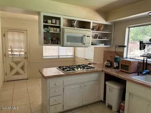 Kitchen - 22107 Barbacoa Dr, Saugus, CA 91350 photo 5 of 5