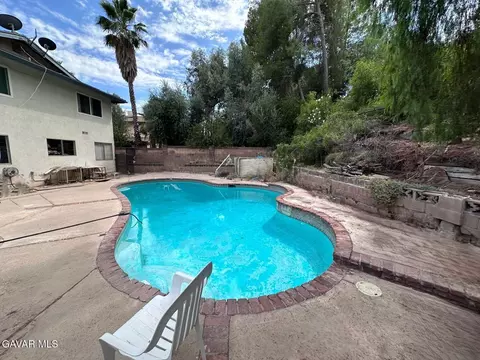 Exterior - 22107 Barbacoa Dr, Saugus, CA 91350 photo 3 of 4